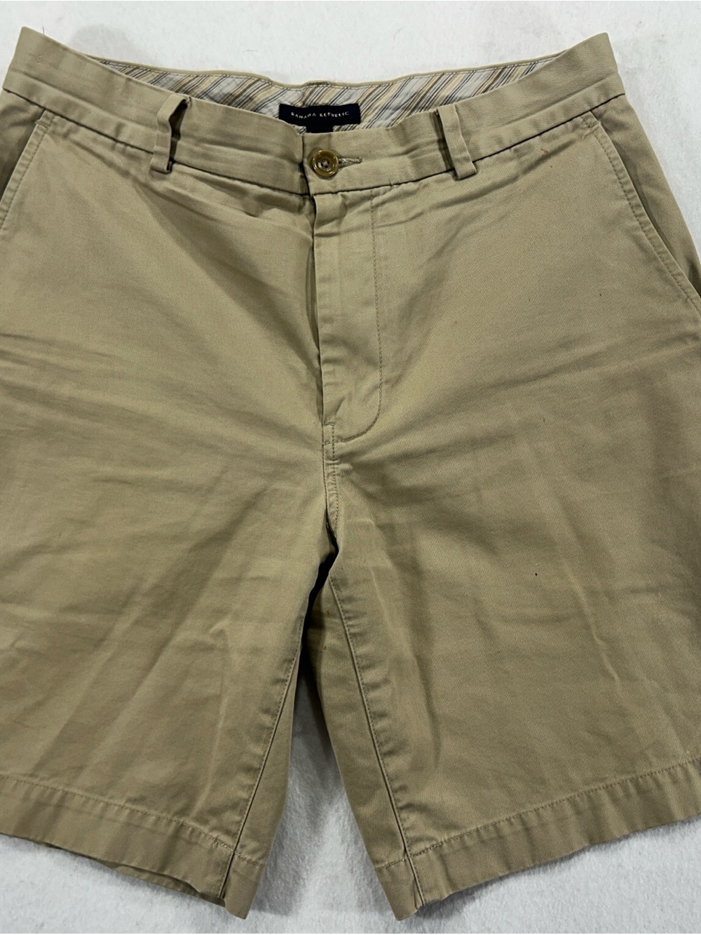 Banana Republic Mens 32 Khaki Chino Shorts Beige Flat Front 9" Inseam